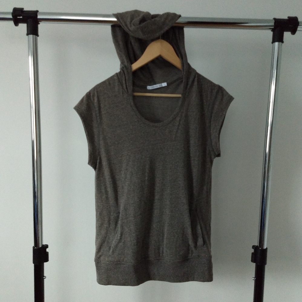 Hoodie w/ front pockets by Alternative